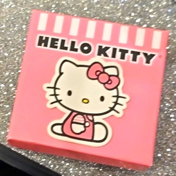 Hello Kitty By Sanrio Flash Yellow Gold Plated Station Heart & Crystal Bracelet - Picture 10 of 10